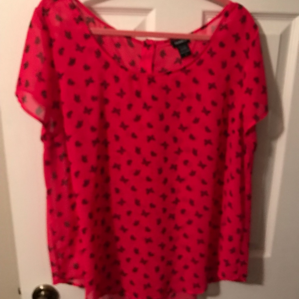 Torrid Size 1 Hot Pink Top with Butterfly Print